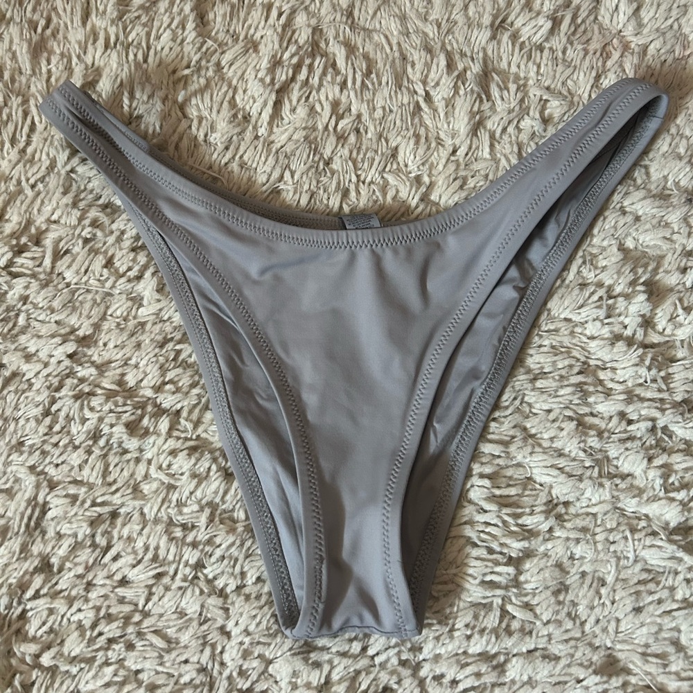 NWT SKIMS RECYCLED SWIM CHEEKY TANGA BIKINI BOTTOM IN CHROME M